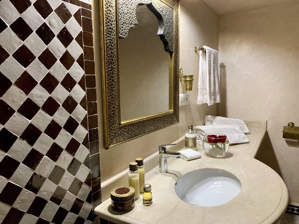 Family Quadruple Room, 1 Bedroom, Ground Floor | Bathroom | Shower, free toiletries, hair dryer, towels