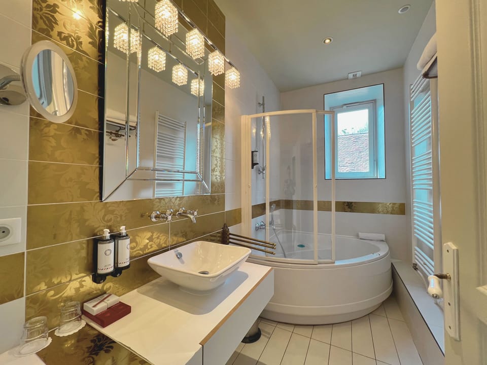 Traditional Suite, Bathtub, Garden View | Bathroom | Free toiletries, hair dryer, towels