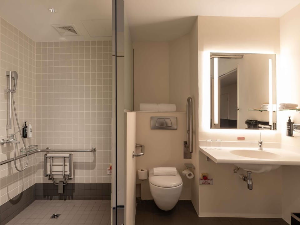 Superior Single Room | Bathroom | Shower, eco-friendly toiletries, hair dryer, towels