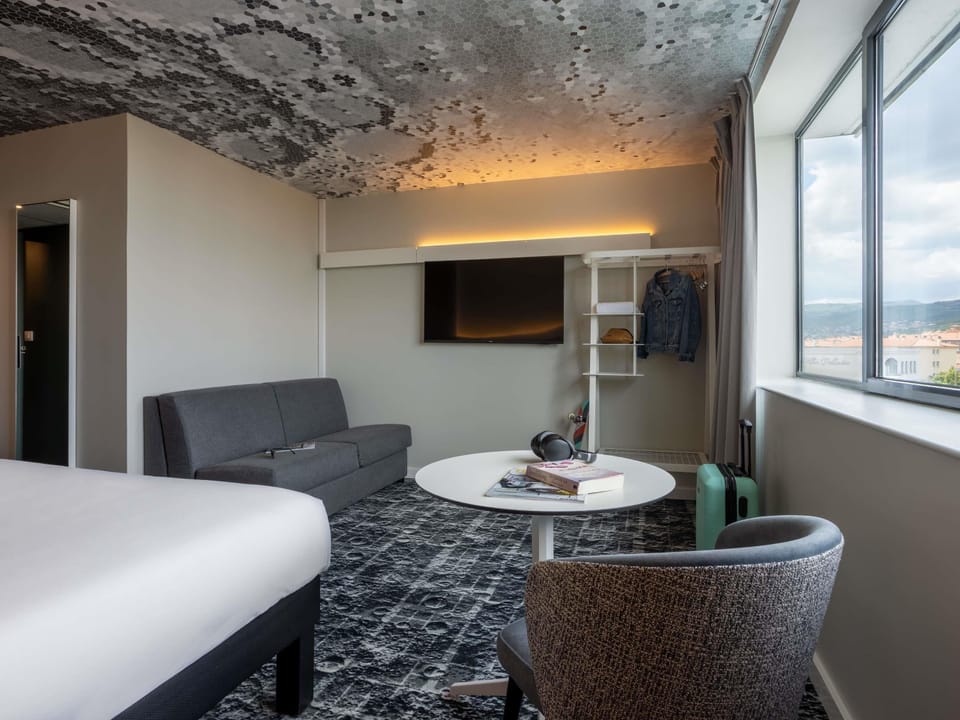 Family Room, 1 Double Bed and 1 Double Sofa Bed or 2 Single Sofa Beds | Hypo-allergenic bedding, desk, blackout drapes, soundproofing