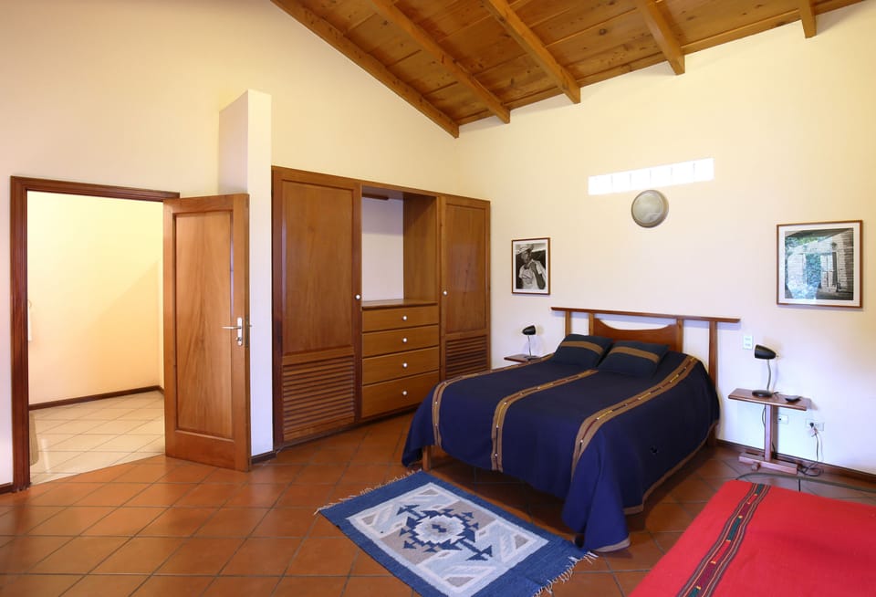 Deluxe Room | Desk, iron/ironing board (on request), WiFi (free), bed sheets