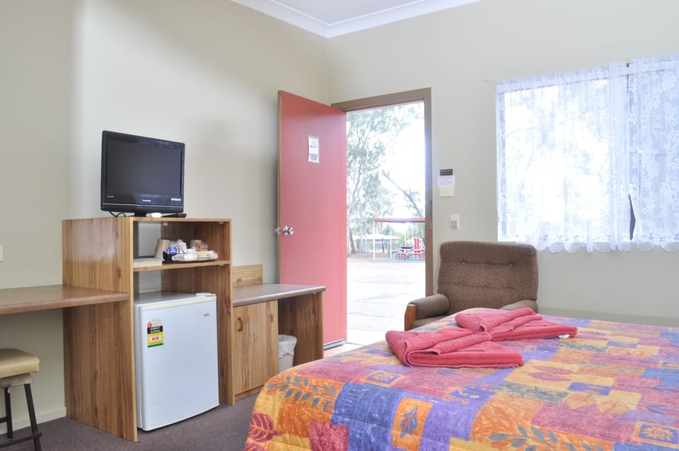 WiFi (free), bed sheets