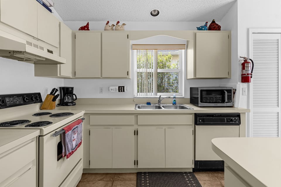 Kitchen with all the basics