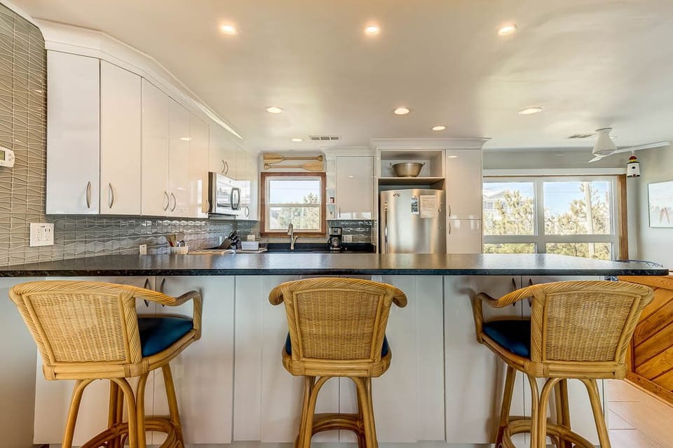 Top-Level Kitchen with Bar (seats 3)