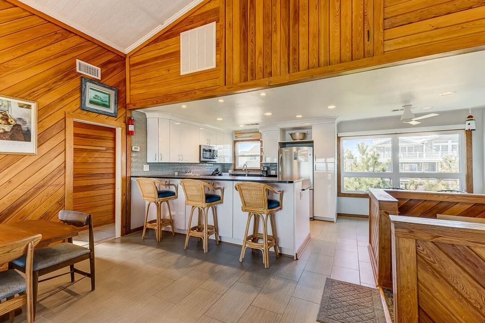 Top-Level Kitchen with Bar (seats 3)