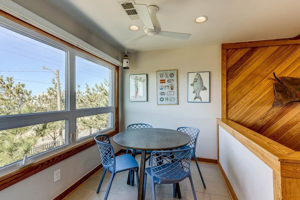 Top-Level Kitchen with Additional Table (seats 4)