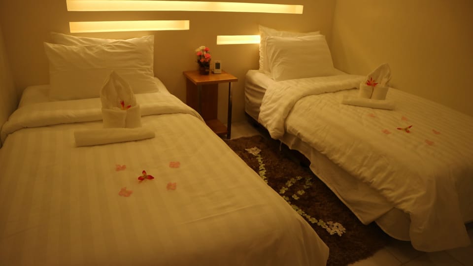 Standard Twin Room | Desk, rollaway beds (surcharge), bed sheets