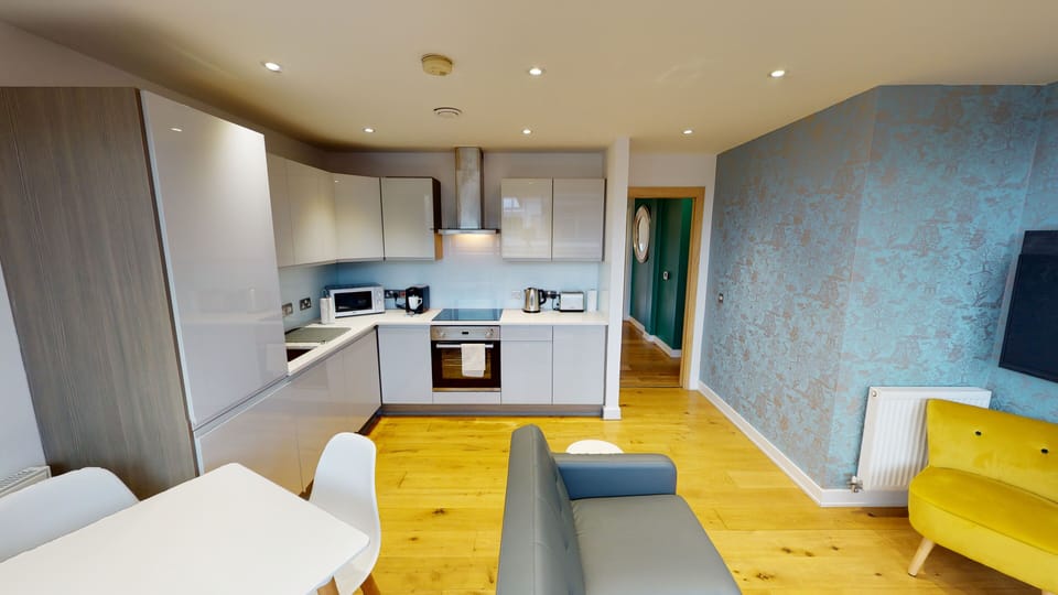 Superior Apartment, 2 Bedrooms, Accessible, City View | Private kitchen | Full-size fridge, microwave, oven, stovetop