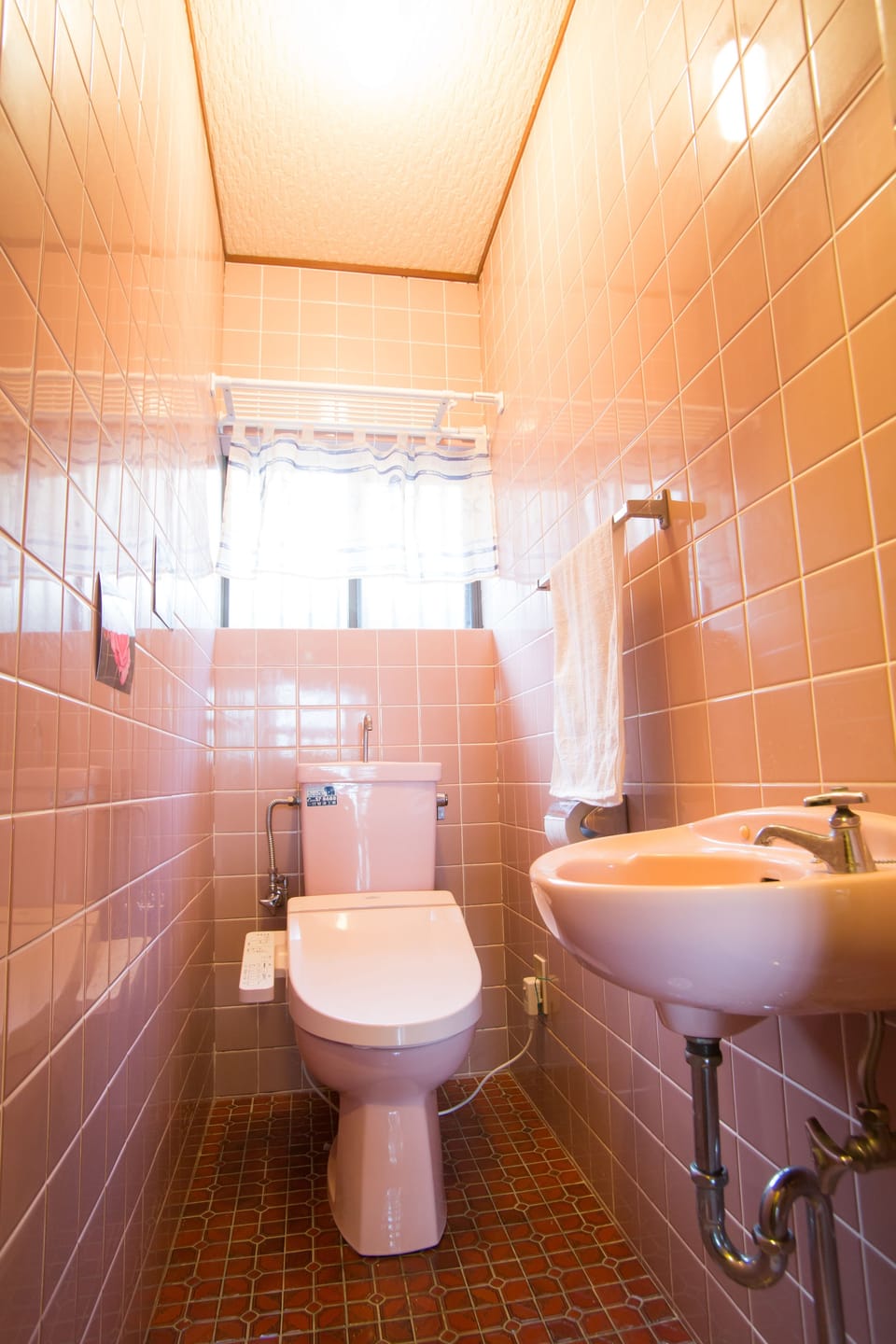 Private Vacation Home | Bathroom | Separate tub and shower, free toiletries, hair dryer, slippers