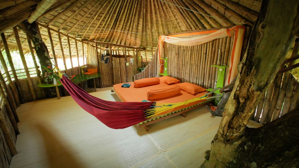 Villa Tree House | Desk, WiFi (free), bed sheets