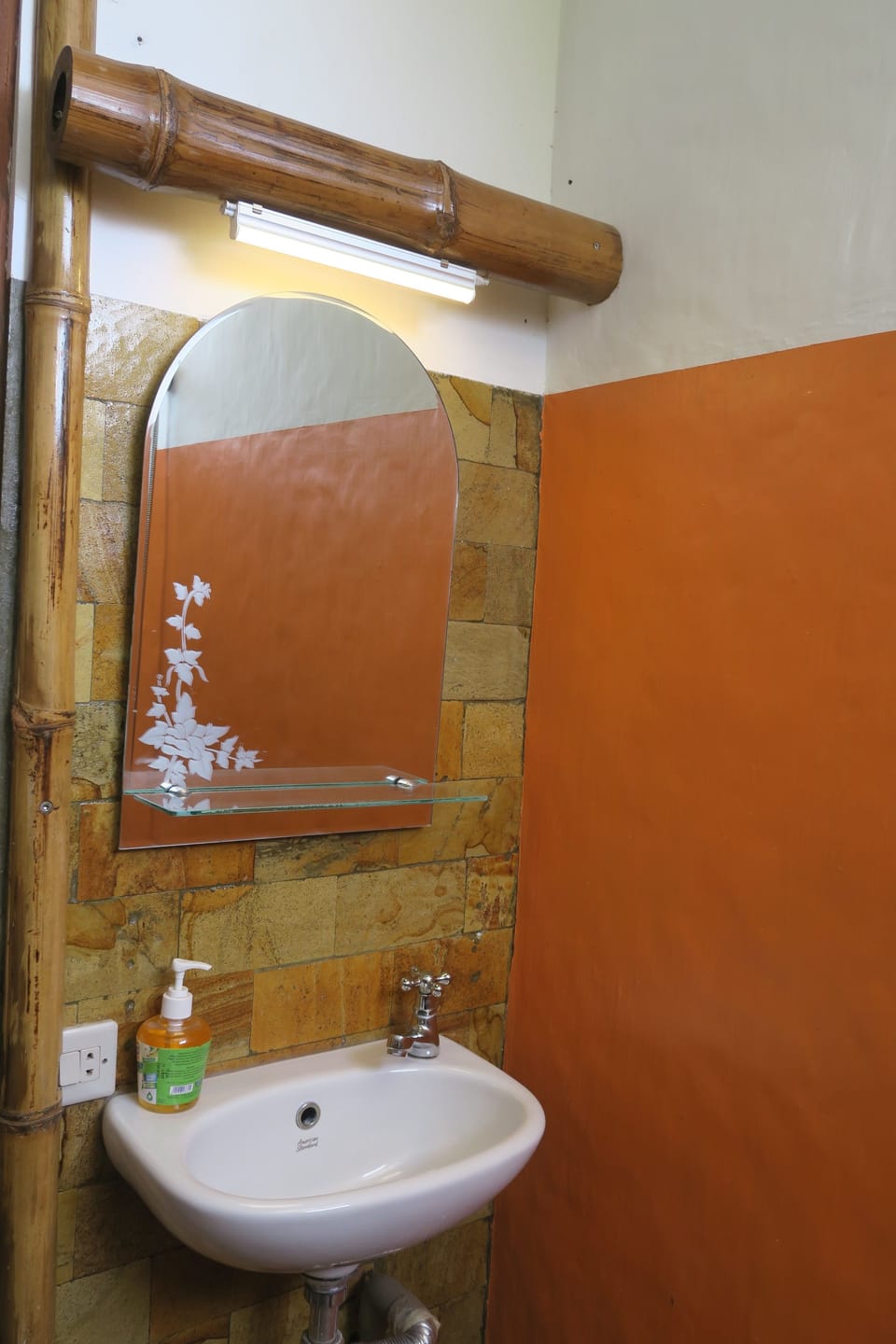 Standard Room | Bathroom | Shower, free toiletries, towels