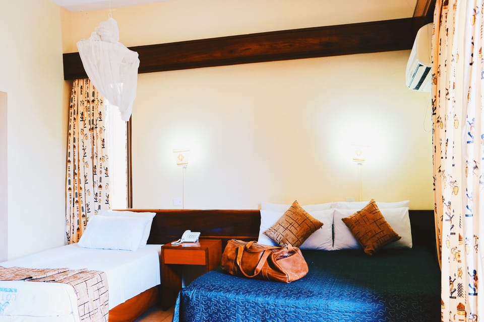 Triple Room | Desk, iron/ironing board, free WiFi, bed sheets