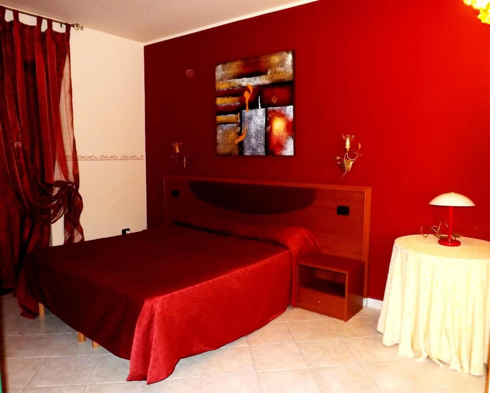Premium bedding, in-room safe, desk, iron/ironing board