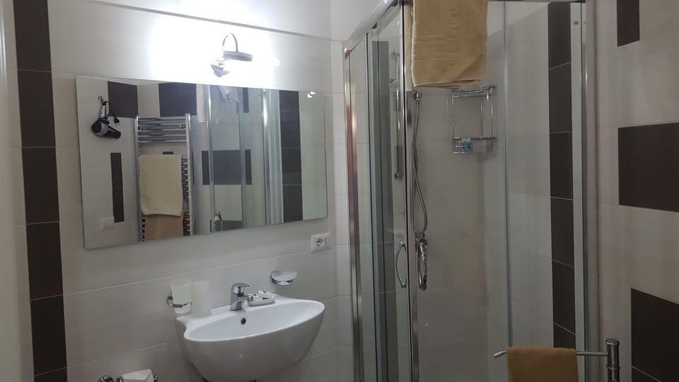 Design Apartment, 1 Bedroom | Desk, cribs/infant beds, rollaway beds, free WiFi
