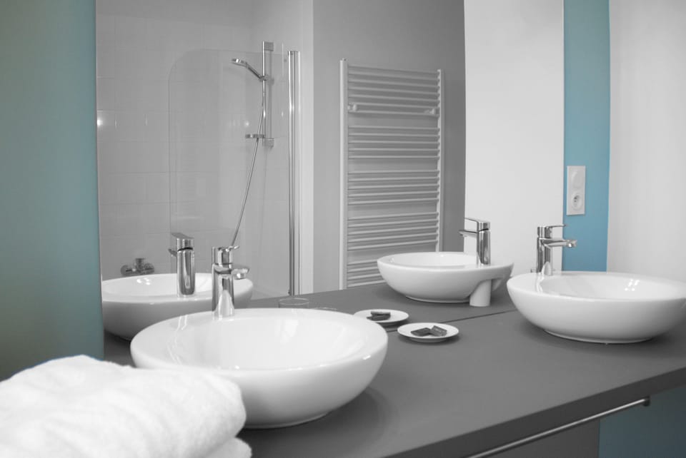 Bathroom sink