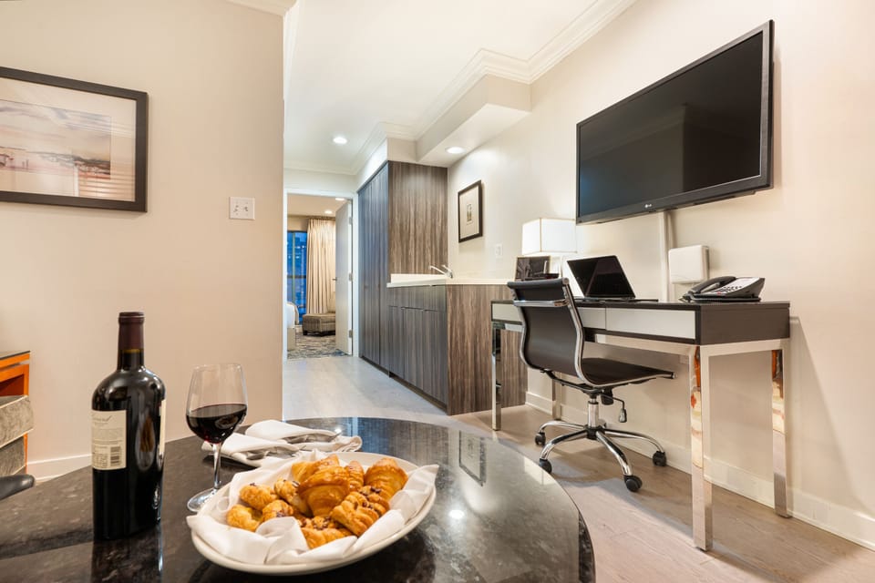 Executive Suites Hotel Metro Vancouver Hotel in Burnaby
