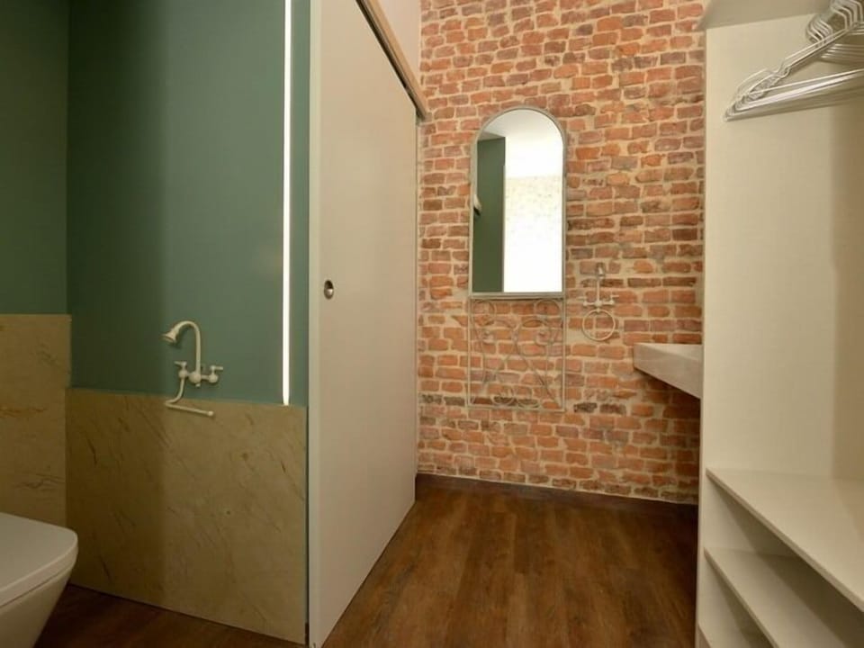 Deluxe Triple Room, Private Bathroom (Puertochico) | Bathroom