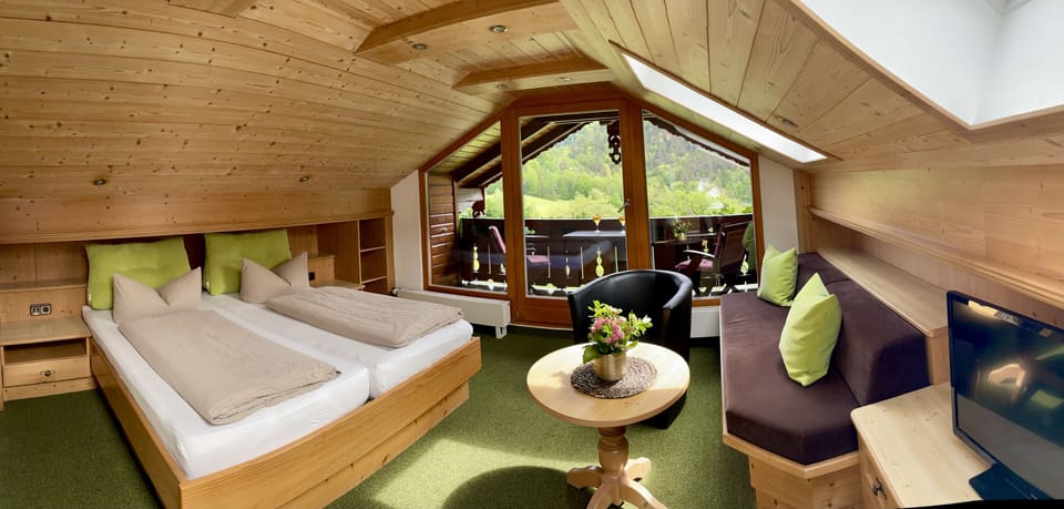 Doppelzimmer mit Balkon oder Terrasse | 1 bedroom, hypo-allergenic bedding, individually decorated