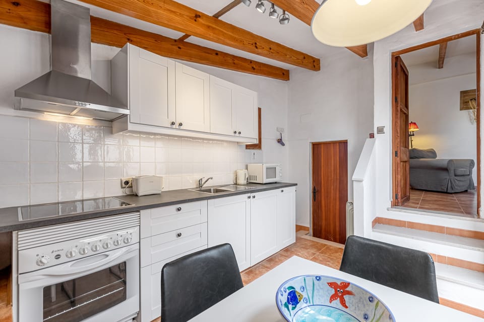 Apartment Luna | Private kitchen | Full-size fridge, microwave, oven, stovetop