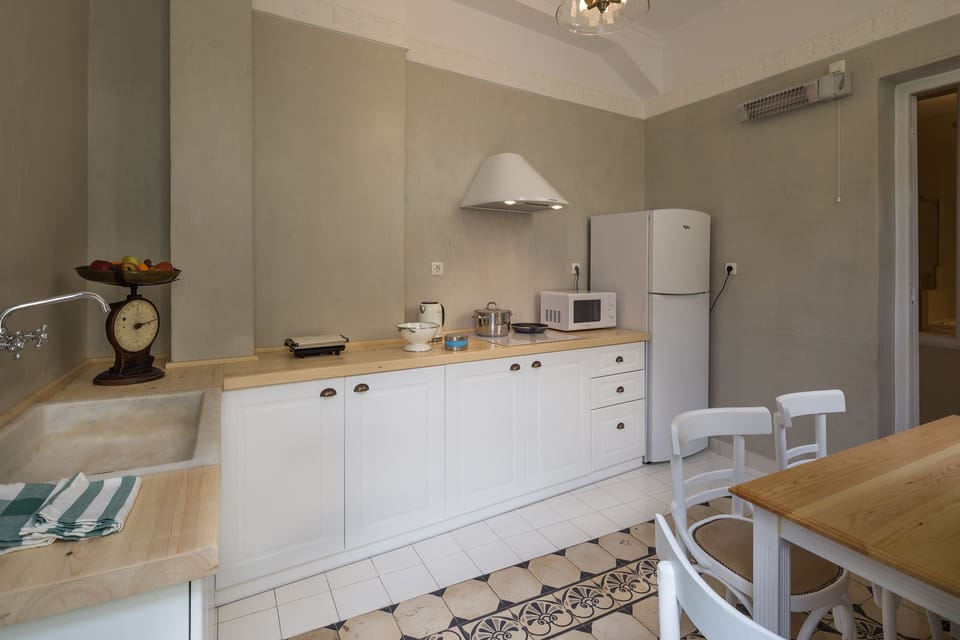 Apartment, 2 Bedrooms | Private kitchen | Fridge, microwave, stovetop, coffee/tea maker