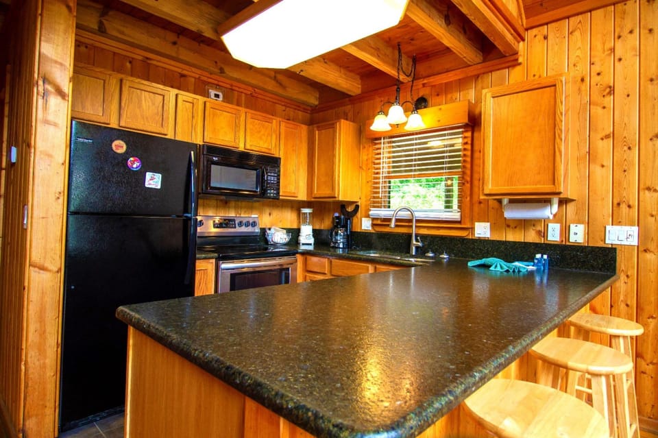 Luxury Cabin, 2 Bedrooms, Patio, River View | Private kitchen | Fridge, microwave, oven, stovetop