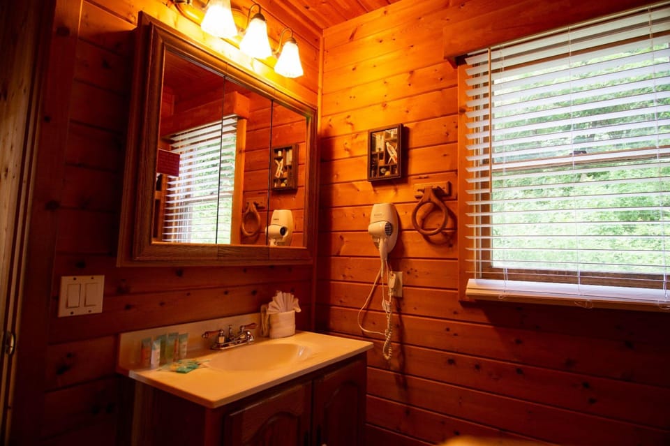 Smoky Waters by Hosteeva Cabin in Sevier County