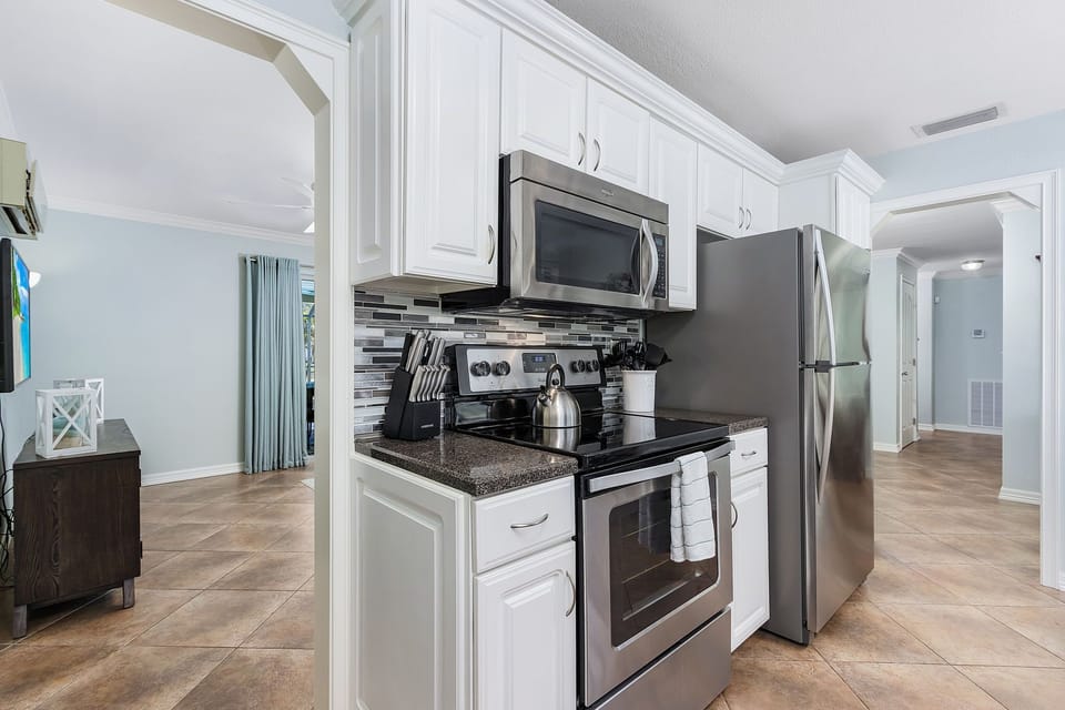 updated kitchen vacation rental, Cape Coral