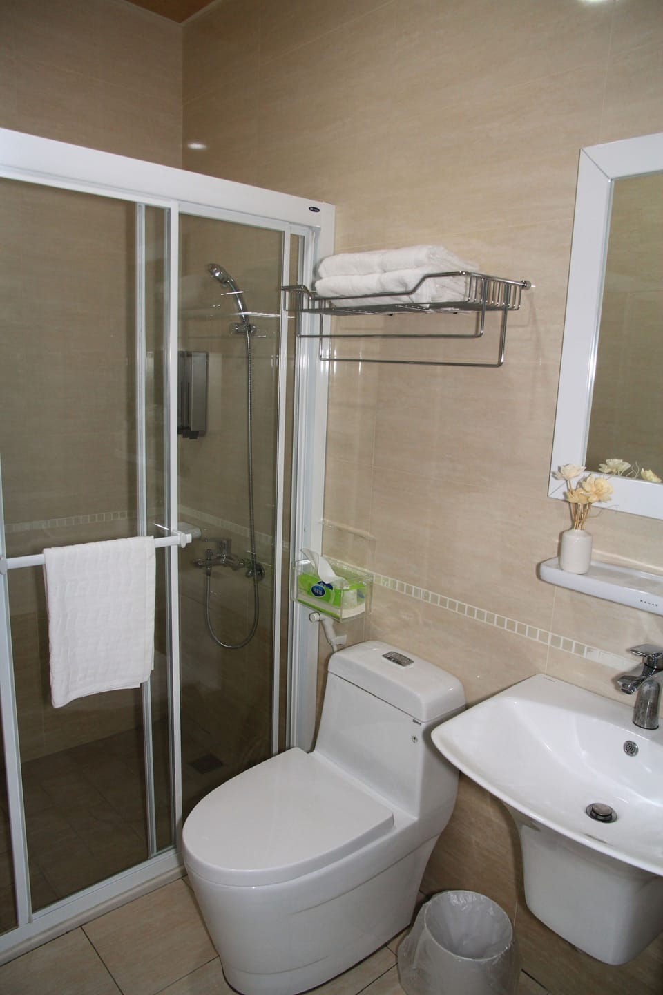 Basic Twin Room, 2 Twin Beds | Desk, WiFi (free), individually decorated, individually furnished