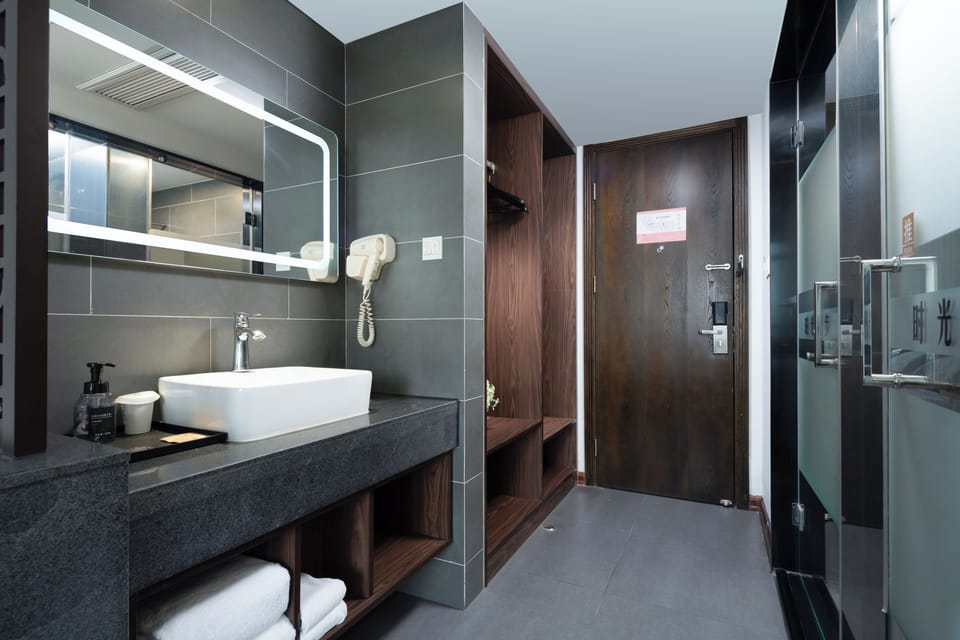 Shower, hair dryer, slippers, bidet