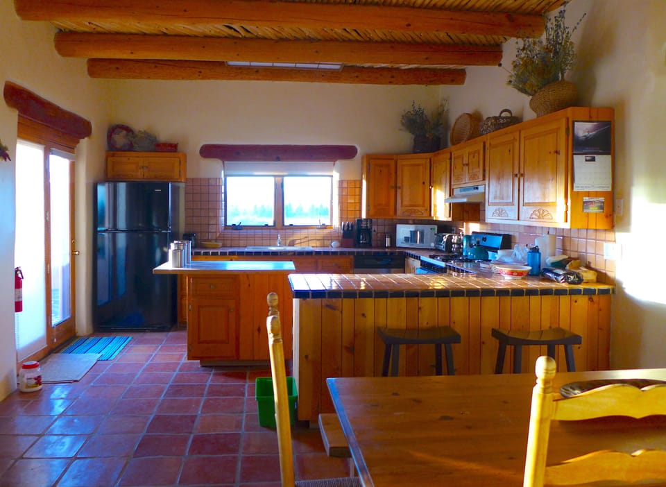 Dining to Kitchen