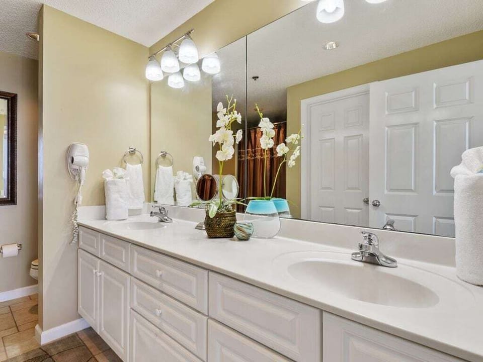The private master bath has double vanities, huge jetted tub and walk-in closet.