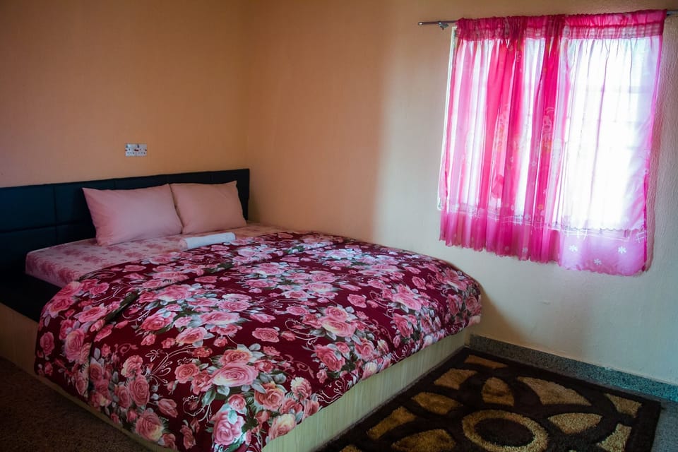 Executive Room, 1 King Bed | Desk, WiFi