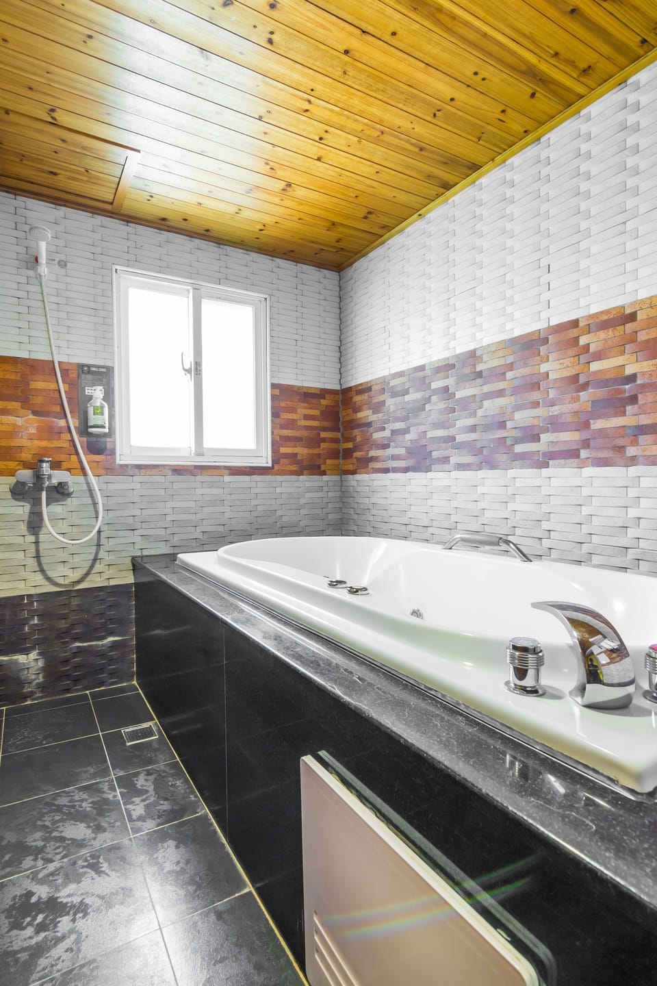 Comfort Loft, Jetted Tub, Mountain View | Property grounds