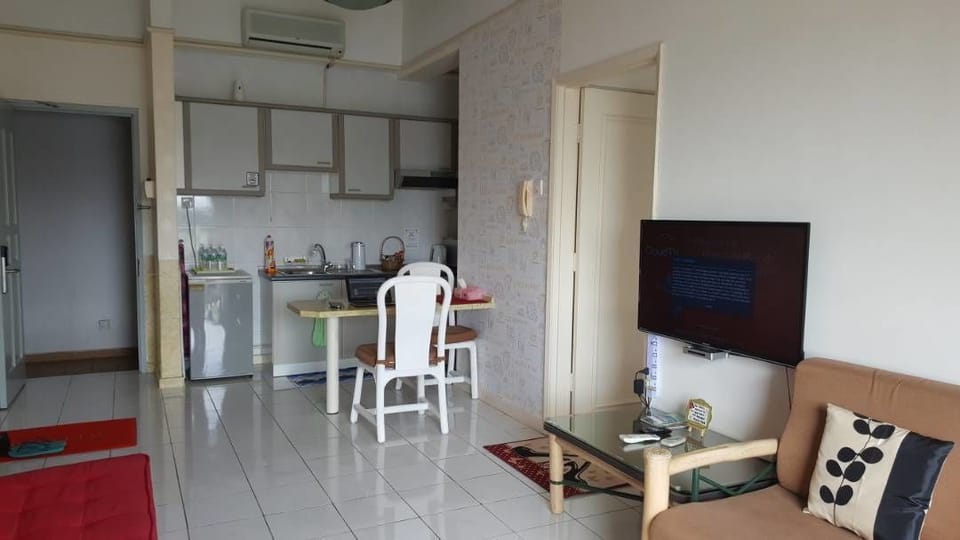 Apartment, 1 Bedroom | Living room | Smart TV
