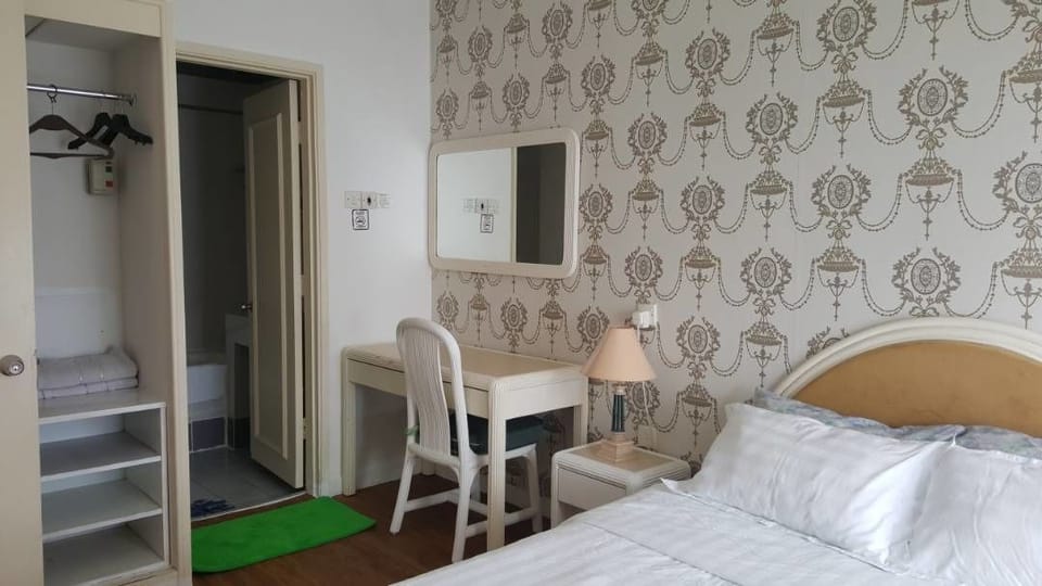 Apartment, 1 Bedroom | 1 bedroom, individually decorated, laptop workspace, iron/ironing board