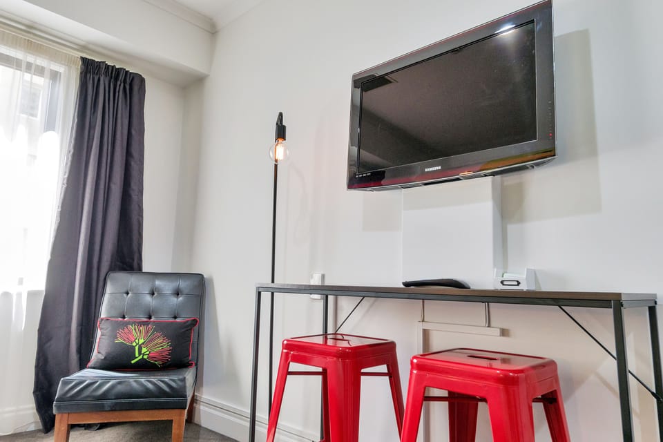 Studio (Lil' Haven) | Desk, iron/ironing board, free WiFi, bed sheets