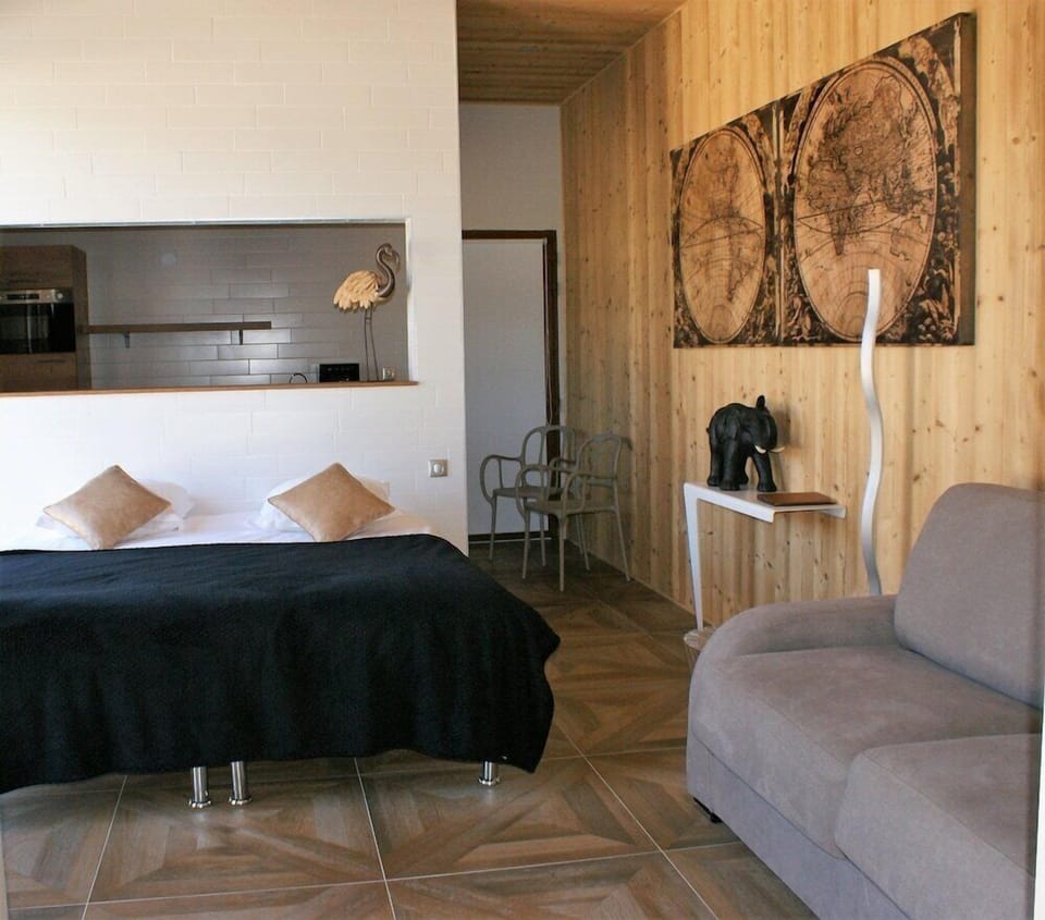 Classic Suite, Ensuite | Individually decorated, individually furnished, laptop workspace