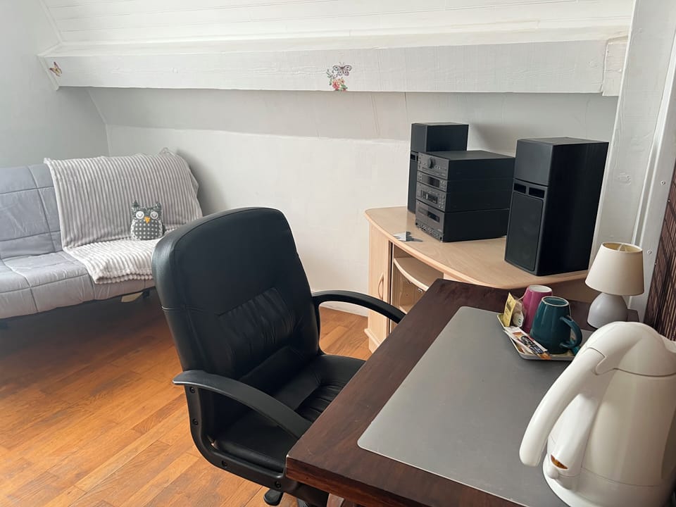 Pearl Family Room | Individually decorated, individually furnished, laptop workspace