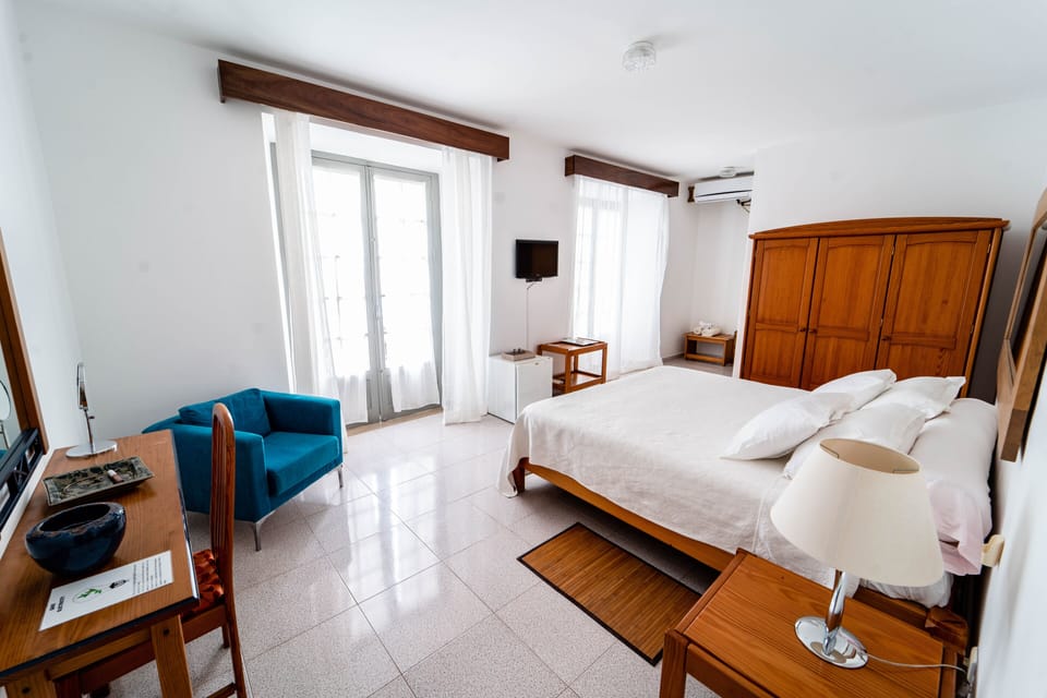 Junior Suite | Desk, free WiFi, bed sheets
