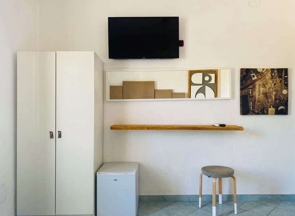 Design Double or Twin Room, Harbor View | Individually furnished, desk, laptop workspace, bed sheets