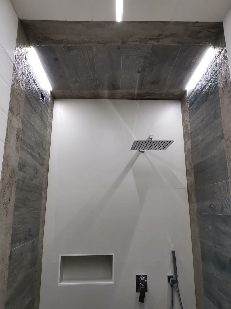 Junior Suite, 2 Bedrooms, Sea View, Tower | Bathroom | Shower, hair dryer, bidet, towels