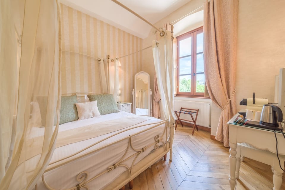 Royal Double Room | Minibar, in-room safe, individually decorated, individually furnished