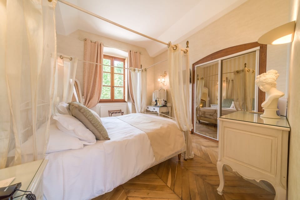 Royal Double Room | Minibar, in-room safe, individually decorated, individually furnished