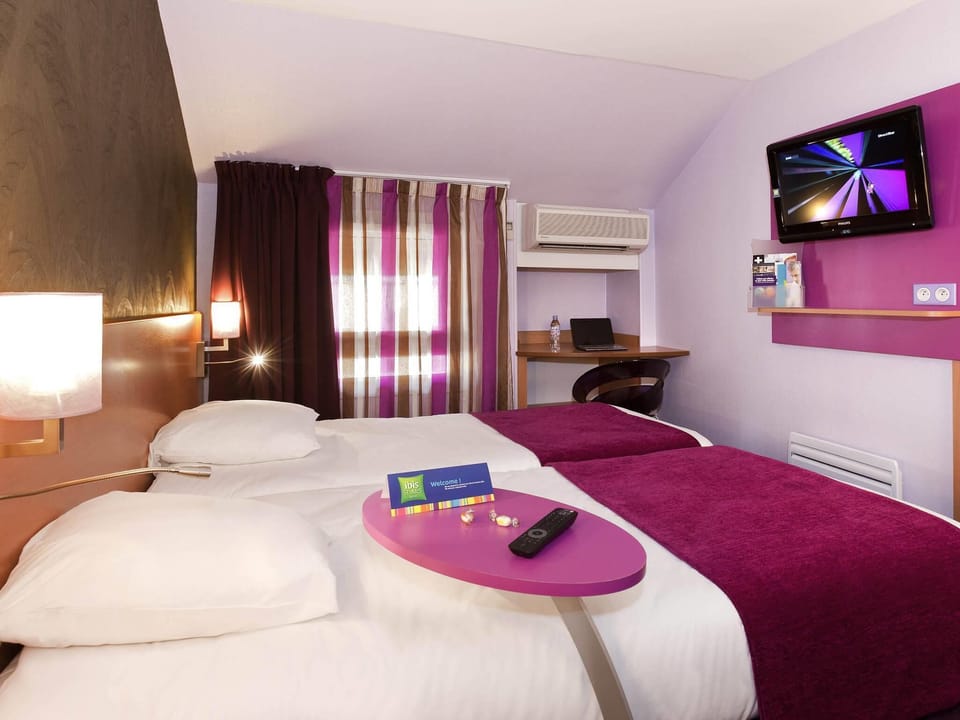 Suite (1 Double Bed and 1 Bunkable Sofa Bed) | Pillowtop beds, in-room safe, desk, free cribs/infant beds