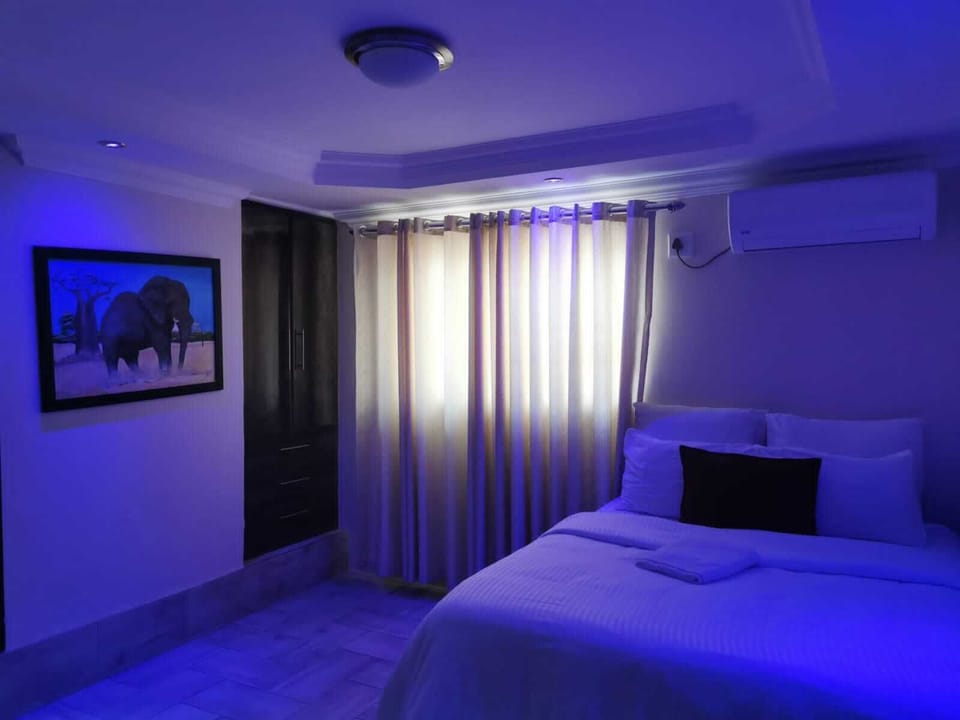 Deluxe Room | Desk, iron/ironing board, free WiFi, bed sheets