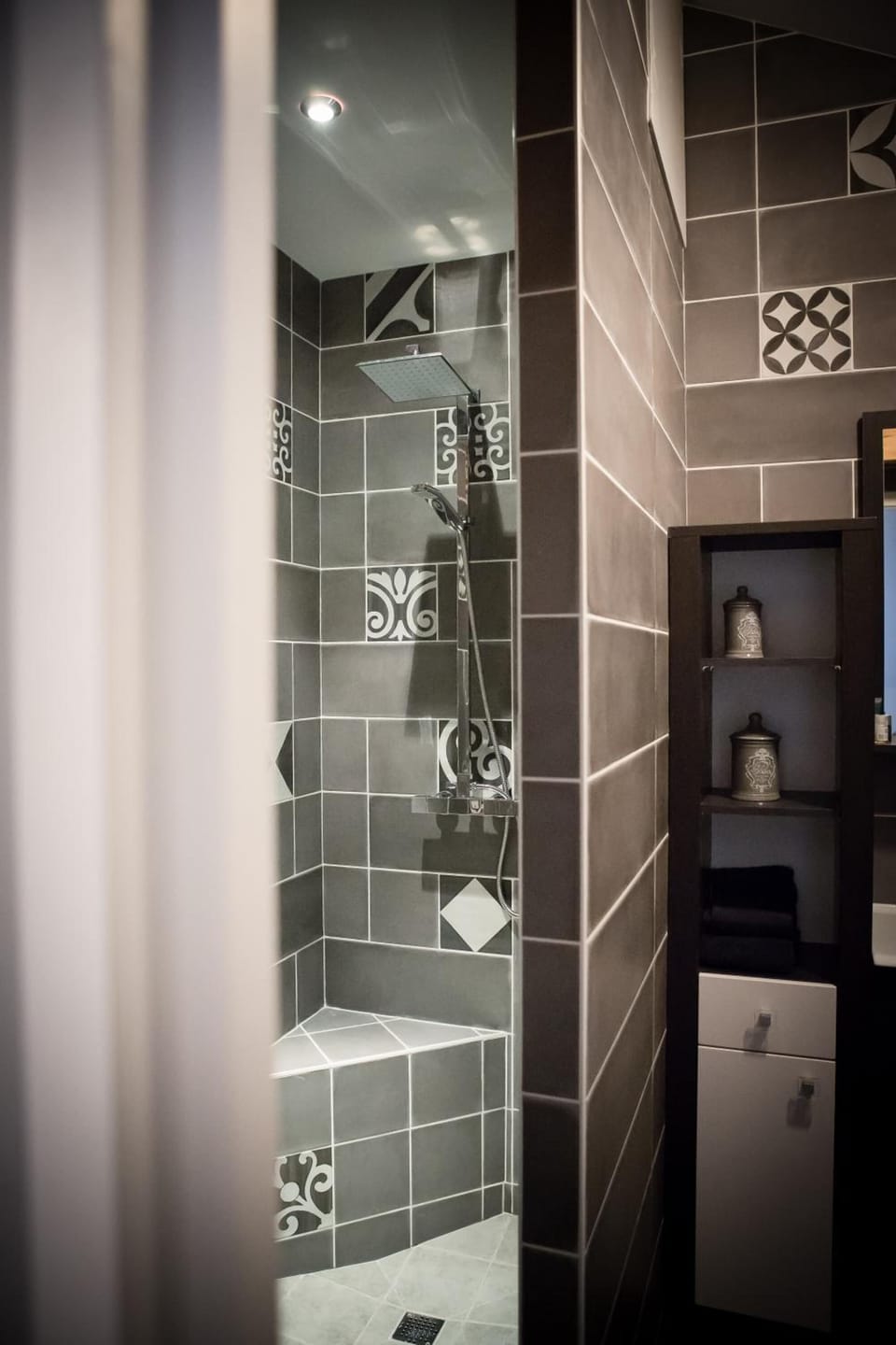 Jetted tub, free toiletries, hair dryer, bidet