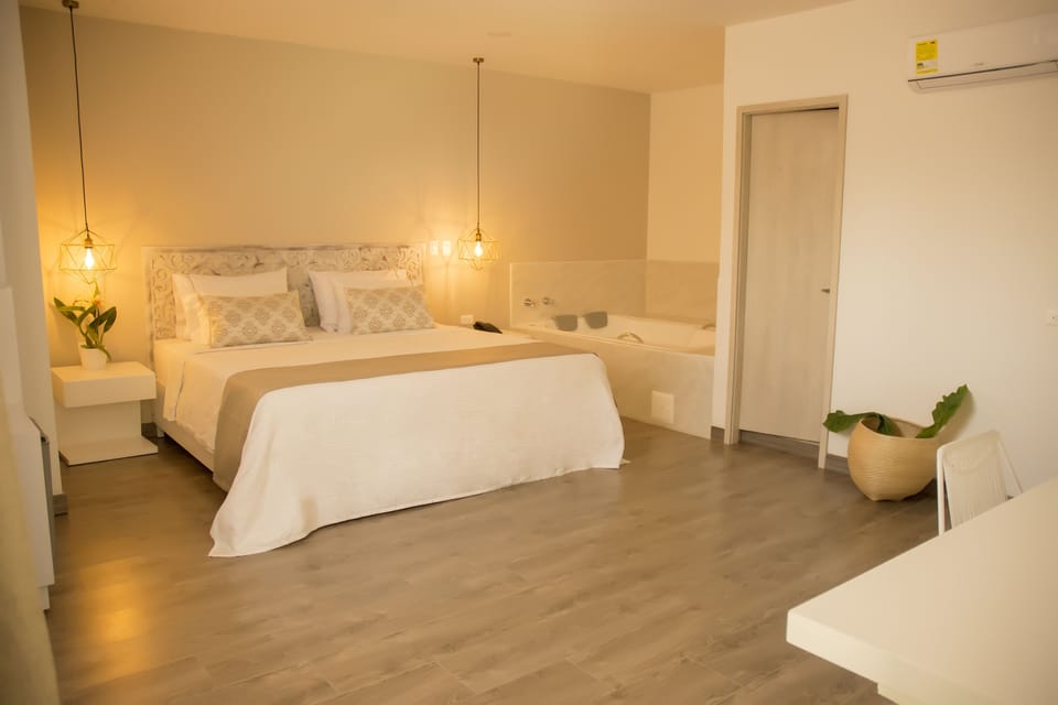 Luxury Room | Premium bedding, down comforters, individually decorated, soundproofing