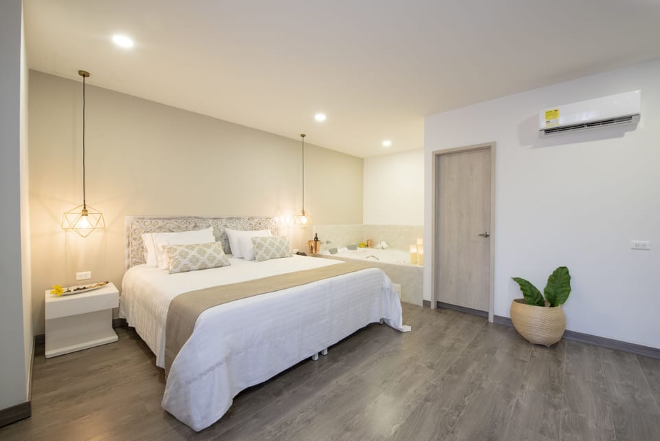 Luxury Room | Premium bedding, down comforters, individually decorated, soundproofing