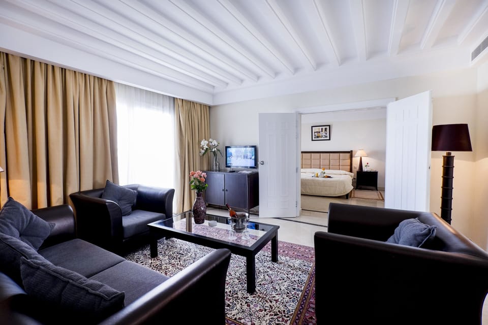 Single Room, Sea View | Living room | TV
