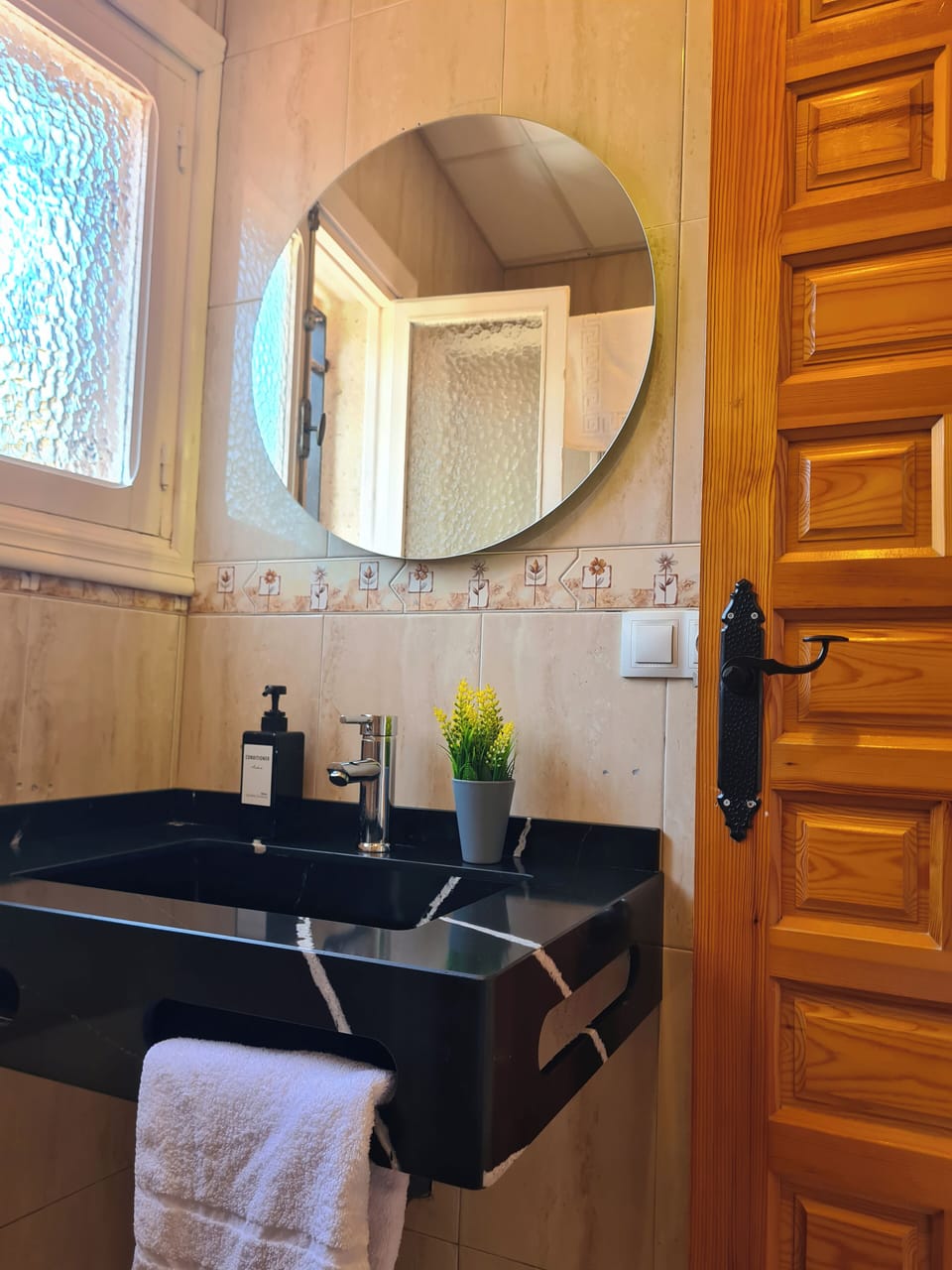 Shower, free toiletries, hair dryer, towels